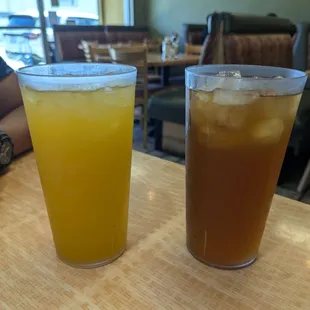 Agua de maracuyá, agua de tamarindo.