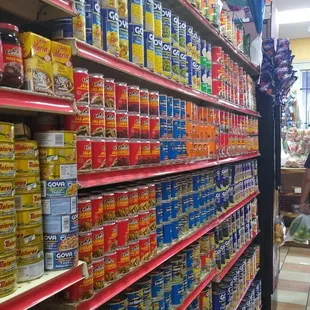 Almost all cans were facing forward! The Goya cans needed to be straighten.