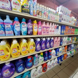 a shelf full of deteres