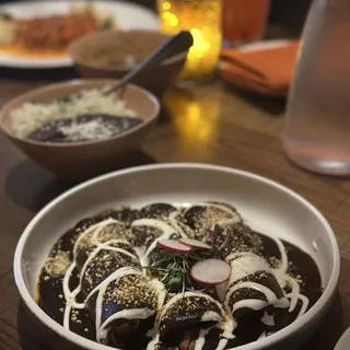 Enchiladas de Mole Negro