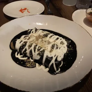 Enchiladas de Mole Negro