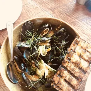 New PEI mussels/ Fennel/ Garlic/ Chili flake/ Red onion