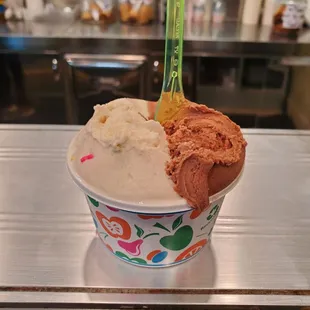 Mediano cup w/ half cake batter &amp; half hazelnut chocolate