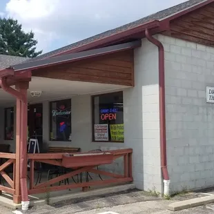 Lots of nice outdoor seating