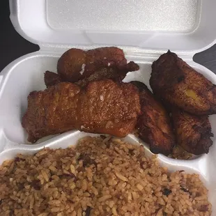 Chuletas (pork chops), maduros ( sweet bananas), arroz con habichuelas ( Red beans rice)