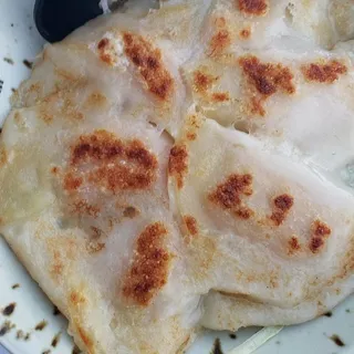 Pan Fried Dumpling (With Spicy & Sour Sauce)(6 Pieces)