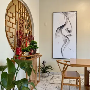 Simply decorated, very clean