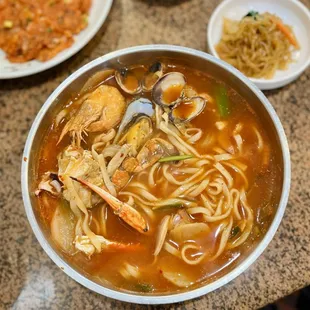 Spicy seafood noodles
