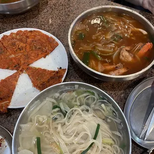Clam Kalguksu