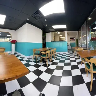 The layout is clean, bright and very beautiful!