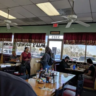 Dining room &amp; entrance.