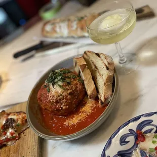 Giant Meatball, Cellotini, Pane al Formaggio, Sausage &amp; Peppers pizza