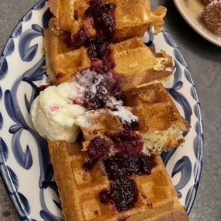 HOUSE-MADE SEASONAL LEMONADE