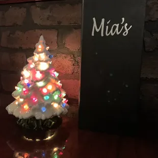 Ambiance super cute light up Christmas tree in each table ! Loves that!!!