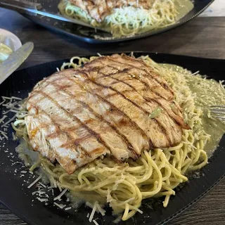 Spaghetti Pesto with grilled chicken