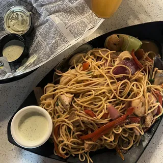 Tallarin Saltado de Mariscos
