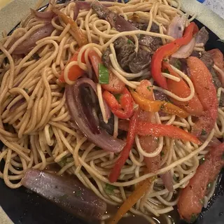 Tallarin Saltado de Carne dinner size