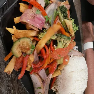 Saltado de Vegetales dinner size