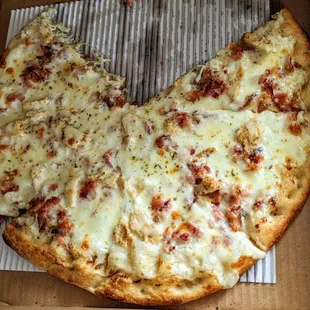 Chicken Ranchero Pizza (14" with Traditional Hand-Tossed Crust) | Instagram: @telephonesmoothie