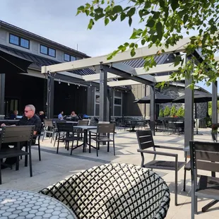 Outdoor Seating/Cafe Style