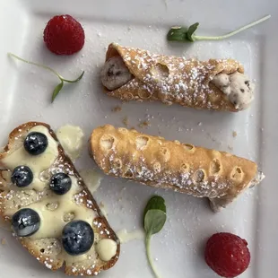 Cannoli E Biscotti