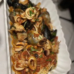 a plate of pasta and clams