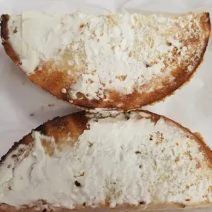 Come on, don't be so stingy on the cream cheese!!