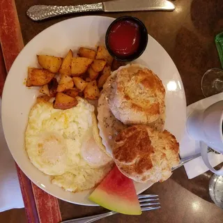 Biscuits and Gravy With Eggs