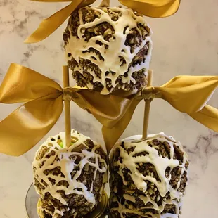 Three's Company...the more the merrier! Sharing our gourmet apples with friends!