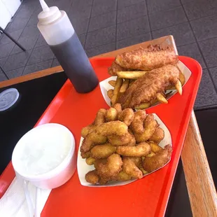 food, chicken wings and fried chicken