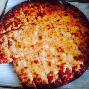 Extra cheese pizza is so delicious!