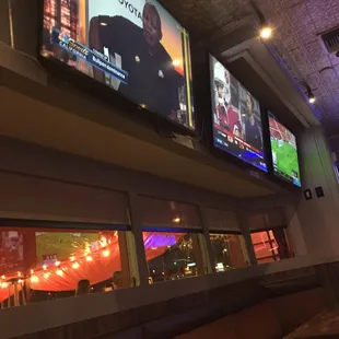 Lots of tvs to watch games