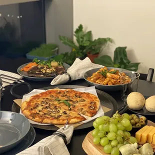 12" Funghi Pizza, Rib - Eye, Rigatoni Bolognese, rolls