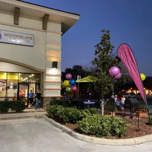 the outside of the restaurant