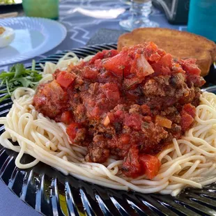 spaghetti with meat and tomato sauce