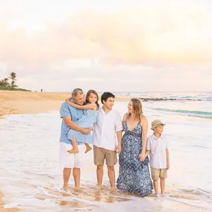 Family Beach photo session in Honolulu, Hawaii