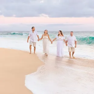 Family Beach photo session in Honolulu, Hawaii