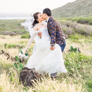 A gorgeous elopement in Oahu, Hawaii