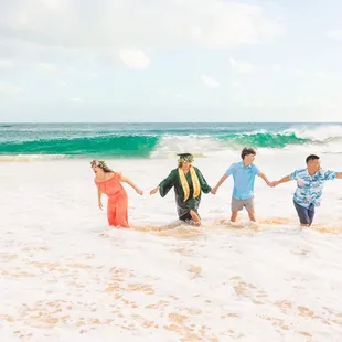 Family Beach photo session in Honolulu, Hawaii