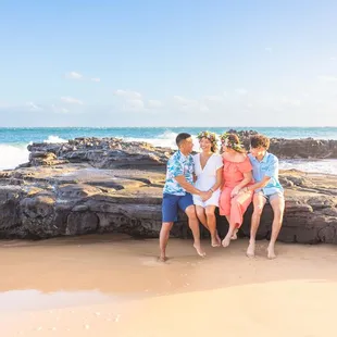 Family Beach photo session in Honolulu, Hawaii