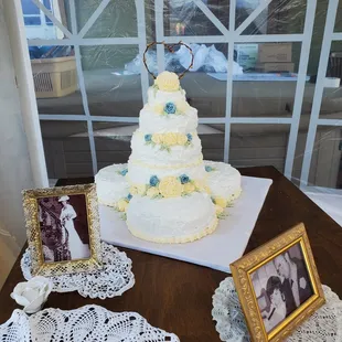 a picture of a wedding cake