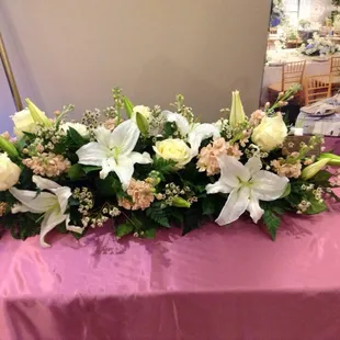 Long and low table centerpeace