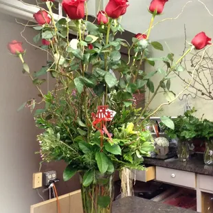 3 1/2 feet long steam red roses
