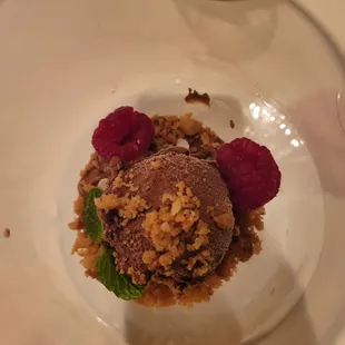 Chocolate mouse with hazelnuts and macnuts