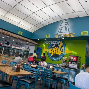 Bomb ass spot for the crowd and for the munchers, I recommend this place! Micheladas for the cruda And food for the critiques