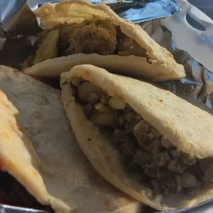 Gorditas. Guiso Rojo 5++/5 Guiso Verde 5+/5 Picadillo Verde 5/5 Ejemplar