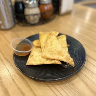 Crab and cream cheese wontons