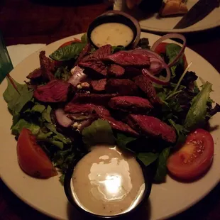 Steak gorgonzola salad