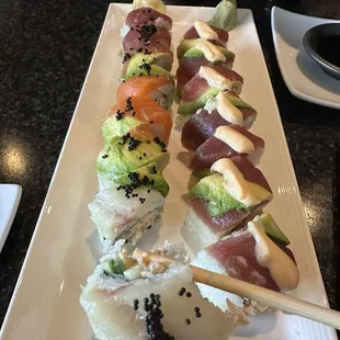 2 sushi rolls