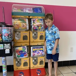 The upset child that didn&apos;t get his money back from the broken machine.